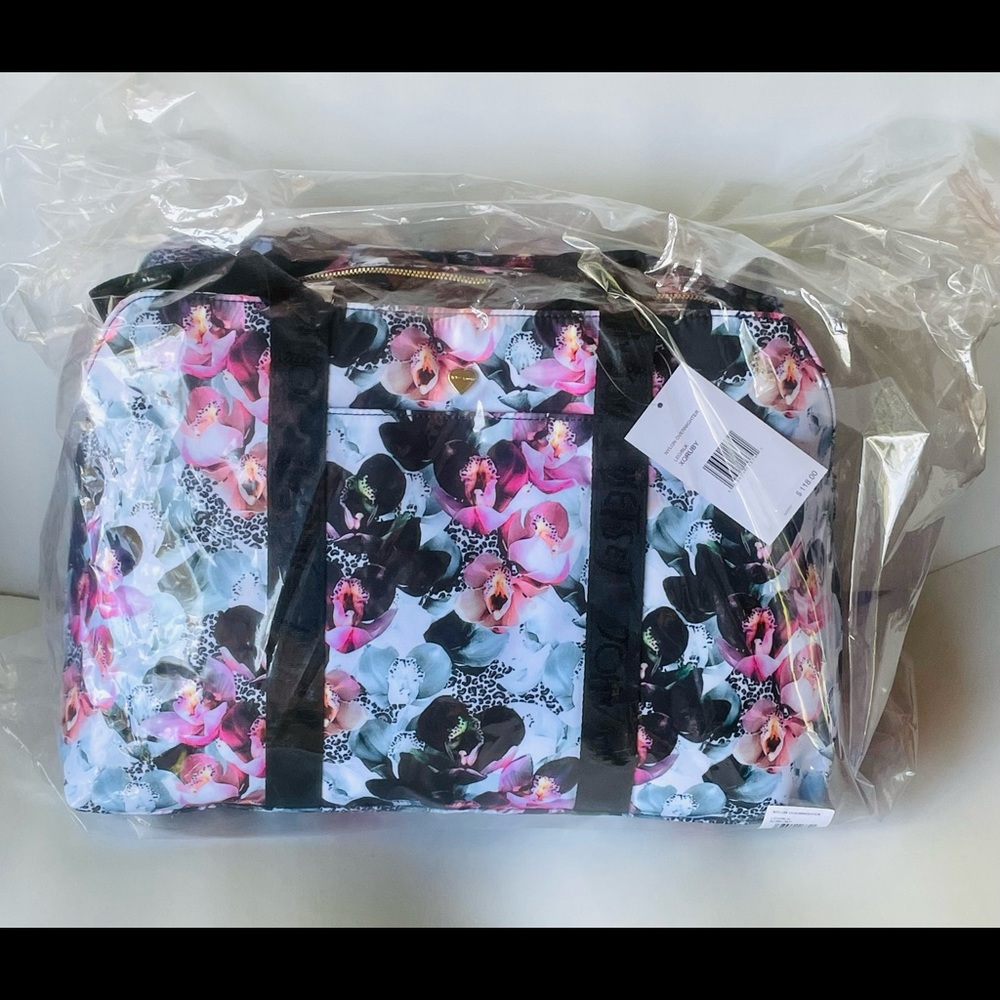 NWT! Betsey Johnson Ruby overnight bag - Picture 2 of 12